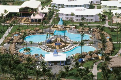 Hotel riu bachata  Any suggestions? Kids club and wireless internet are top priorities for us