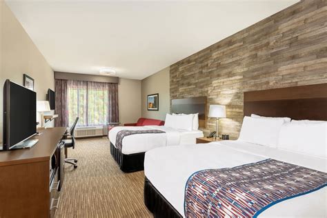 Hotel rooms in bloomington mn  At La Quinta Inn & Suites by Wyndham Minneapolis Bloomington W, guests enjoy an indoor pool, a gym, and free WiFi in public areas