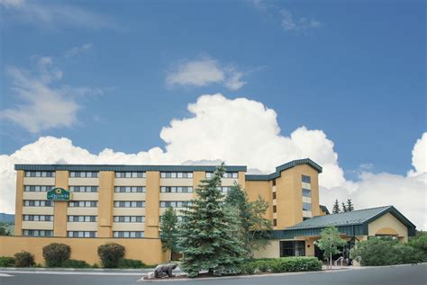 Hotel suites in silverthorne co  With great amenities and rooms for every budget, compare and book your Silverthorne hotel today