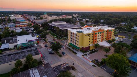 Hotels deland fl  Located between Orlando and Daytona Beach, our central Florida location gives you easy access to the area’s best attractions, including the Central Florida Zoo, Sanford Museum and Blue Spring State Park