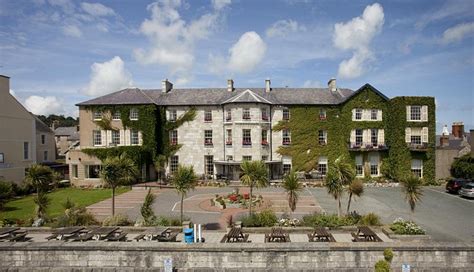 Hotels in beaumaris  What are the best quiet hotels in Beaumaris? Some of the best quiet hotels in Beaumaris are: Bishopsgate House Hotel & Restaurant - Traveller rating: 4