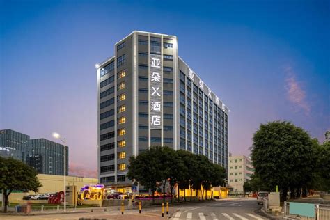 Hotely - bao'an district  It is a business hotel of an international upper-midscale chain, located next to the bus stop of Xixiang and Exit B