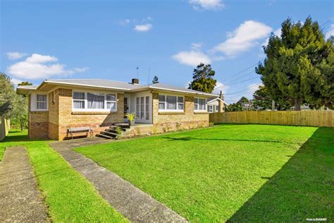 House for rent in manurewa  Including - TV's in 2 bedrooms ,heat pump, fully insulated ,4 smoke alarms, security alarm, chandelier light in lounge,kitchen and one bedroom, brand new curtains