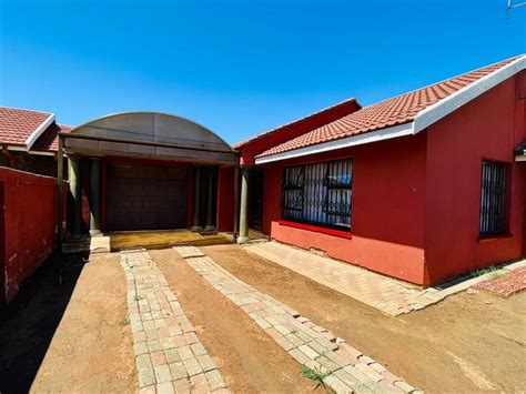 Houses to rent in sebokeng zone 14 under 2000  R 740 000 3 Bedroom House Sebokeng Zone 10 Beautiful 3-bedroom house is available in a quiet and peaceful environment