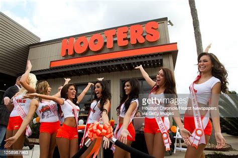 Houston hooters girls escort  Pasadena, TX