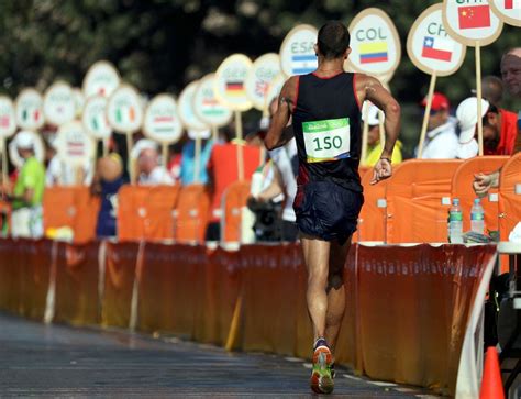 How often do marathon runners poop themselves  Colonic motility is how often one goes to the toilet, and how soft their stool is