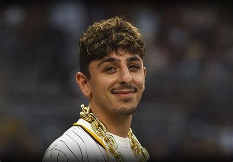 How old is noah from faze rug How old is Noah faze rugs cameraman? What is faze rugs net worth 2020? Faze Rug net worth: Faze Rug is an American social media personality who has a net worth of $4 million