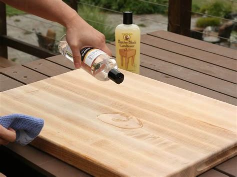 The Best Way to Oil Wooden Spoons and Cutting Boards