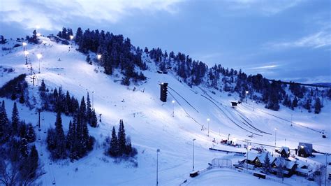 Howelsen hill snowboarding  There’s lots of terrain for beginners, but advanced