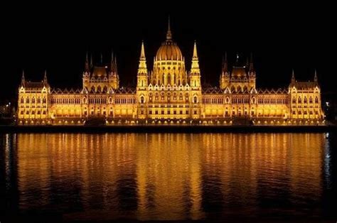 Ibu kota hongaria tts  Kebanyakan orang berbicara Hongaria, meskipun banyak juga berbahasa Inggris di ibu kota