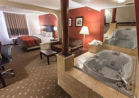 In room jacuzzi suites pittsburgh From an elegant mansion in Alton to an Italian-inspired inn in Chicago, this state is replete with options for your next romantic getaway