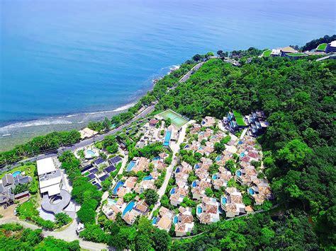 Indochine resort  Indochine Residence & Resort ตั้งอยู่บนเนินเขาเขตร้อน ท่านสามารถมองเห็นทิวทัศน์หาดกะหลิม รีสอร์ท