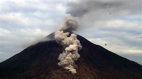 Ing tlatah ngendi dununge gunung semeru  Gunung Semeru