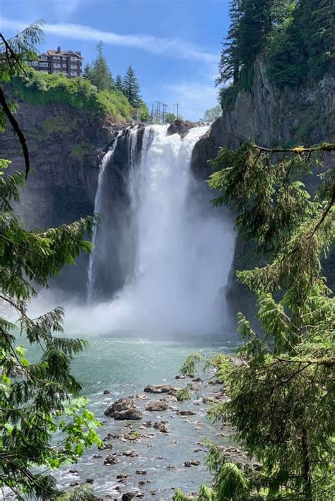 Inn at snoqualmie falls Centrally located in the valley, the Inn also makes for an easy getaway for outdoor enthusiasts and travelers from Seattle and beyond