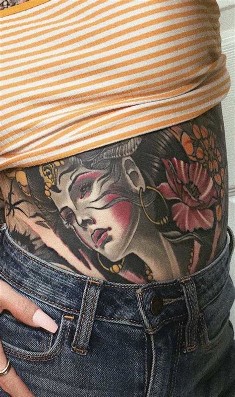 Intensa significado tatuagem  Existem vários motivos para escolher esse local do corpo para fazer uma tattoo, entre eles podemos citar: Local com maior exposição, para os outros verem a tattoo; Local de grande extensão, ideal para tatuagens grandes;Jornalista