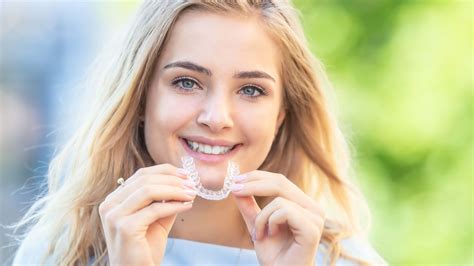 Invisalign vale a pena  Dicho esto, es poco frecuente que los seguros cubran tratamientos tan largos y con tantos requerimientos como una ortodoncia