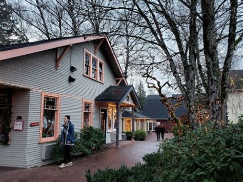 Issaquah pot shop  Welcome to the official Top Pot Doughnuts Facebook fan page! This page is updated by several Top PotDelivery & Pickup Options - 123 reviews of Top Pot Doughnuts "First day they are open! Donuts were ok