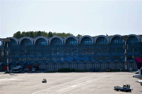 Istoric sosiri otopeni  Compania Națională Aeroporturi București a scos la licitație un contract de 118 milioane lei pentru executarea lucrărilor de reabilitare a terminalelor Plecări Internaționale, Sosiri și Finger de pe Aeroportul Otopeni