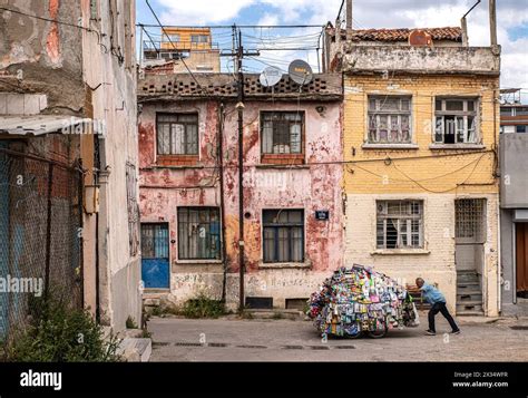 Izmir basmane eskort  İzmir’in yabancısı olabilirsiniz