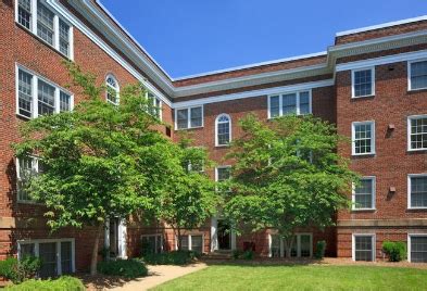 Jack jouett apartments 5 bathrooms