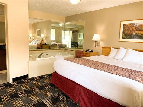Jacuzzi rooms sandusky ohio  With 75% of rooms completely renovated in 2016