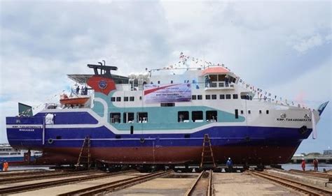 Jadwal ferry balikpapan palu minggu ini 2023  KM Lambelu sandar pada pukul 01