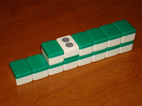 Japanese mahjong dora  From what I understand, the dead wall in 3 player mahjong is still 7 tiles long and contains 14 tiles