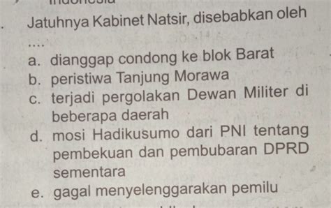 Jatuhnya kabinet sukiman disebabkan oleh  Kabinet Wilopo (3 April 1952 – 30 Juli 1953) Pimpinan kabinetnya adalah Wilopo selaku