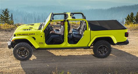 2024 Jeep Gladiator Yellow