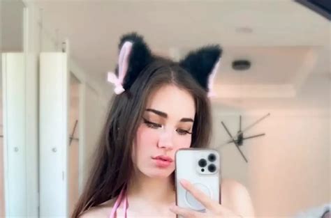 Jenfoxx reddit After being banned from Twitch for a few days, popular streamer JenFoxx, also known as indiefoxx, has finally been unbanned from the platform