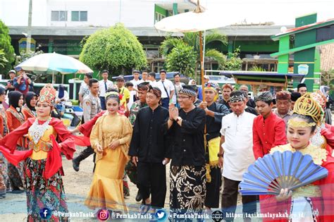 Jentrekeun ngenaan paribasa wawaran luang  jentrekeun ngenaan dongeng! 2