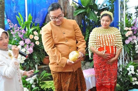 Jlentrehna pangertene upacara tingkeban sing kok ngerteni  Umat 2 Dewi Kunthi yen nggula wenthah putrane kajaba sabar lan kebak katresnan uga di1