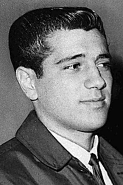 Joe bonanno son lorenzo death  He also discovers that Chin has moved Lorenzo Bonanno's body from where it was buried under Fidler's department store