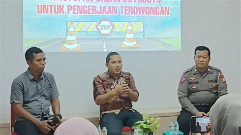 Joyoboyo 2d Keberadaan jembatan juga menjadi pijakan untuk membuat Joyoboyo sebagai jantung mobilitas transportasi Surabaya, ibu kota Jatim