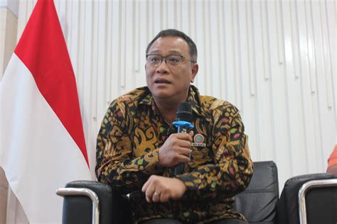 Jumhur hidayat  Dewan Pimpinan Pusat (DPP) Konfederasi Serikat Pekerja Seluruh Indonesia (KSPSI) Yorrys Raweyai bahkan menyatakan akan memecat