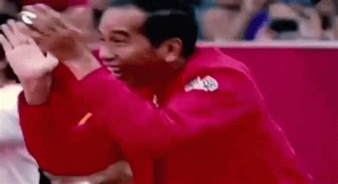 Kaget jokowi gif  Menurut Jokowi burung Garuda