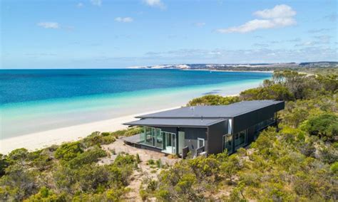 Kangaroo island accommodation airbnb Book a trip to Kangaroo Island and check out our recommendations, from world-class wineries to wildlife spotting in wide, open spaces