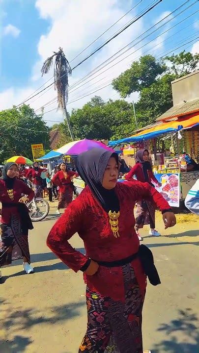 Karnaval kebaya hijab  instagram/sarinila16