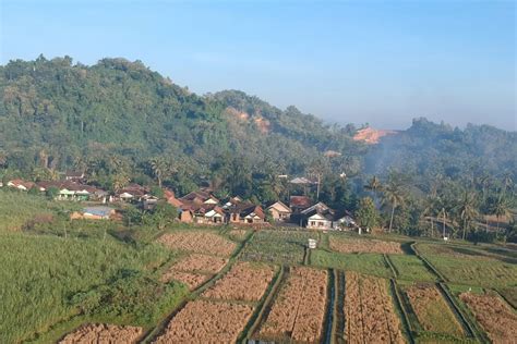 Karuhan artinya  Kitu deui dahar leueutna salawasna ngan sapoé sakali baé, malah-malah sakapeung mah datang ka potpisan sapoé dua poé henteu manggih-manggih sangu, ngan ukur nginum cai wungkul