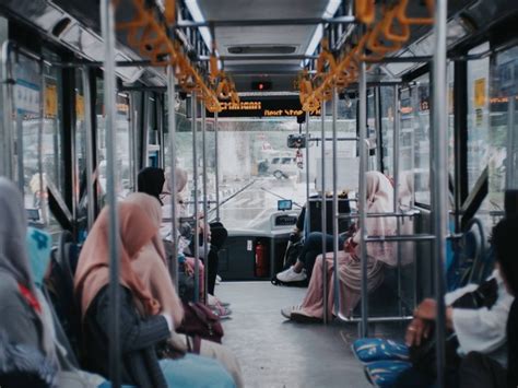 Ke thamrin city naik busway dari pgc  9 (Pluit) iberoperasi selama setiap hari