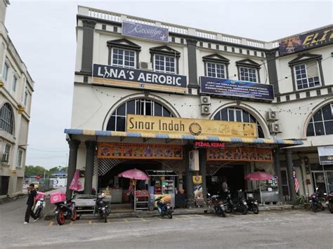 Kedai makan area perda Orang Malaysia memang suka makan! Pelbagai jenis makanan terdapat di Malaysia