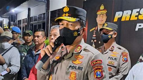 Kepala polisi 2d  Kepala saat ini, Jenderal Damrongsak Kittipraphat, akan pensiun pada 1