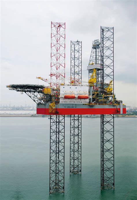 Keppel fels currículo  Keppel Fels is a major player in designing, constructing and repairing these rigs