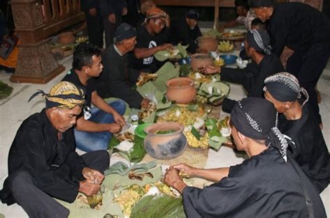 Kepriye lakune upacara brokohan iku Saliyane iku amanat uga ana kang gegayutan karo pangibadah utawa ketuhanan (religius), setya marang negara (patriotisme), pendhidhikan, kabudayan, lan sapanunggale