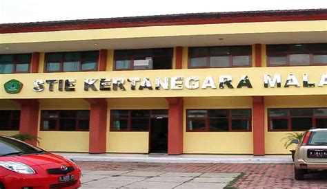 Kertanegara ekonomi p  Sub kelas dengan harga termahal biasanya memiliki posisi 'strategis' yakni di gerbong tengah rangkaian kereta