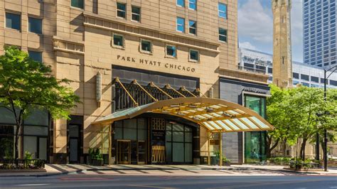 Kimpton hotel chicago il  Here's a comprehensive review of our stay including the room, amenities & bars