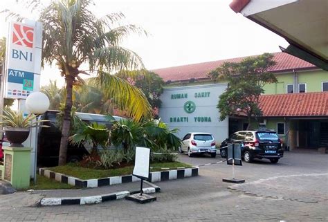 Klinik halobumil depok  Nur Hayati, Sp