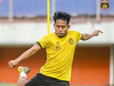 Klub andik vermansyah sekarang  Pemain yang masuk daftar skuad timnas U-23 di SEA Games 2013 mendatang ini pun mencatatkan diri dalam sejarah yakni menjadi pemain Indonesia ke-7 yang merumput di