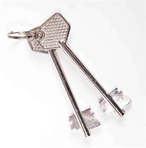 Kluis sleutel bijmaken  Ook beheerst slotenspecialist de Munnik het ambacht om handmatig sleutels te maken voor uw antieke kast, hangslot, kluis, kerk en/of woning