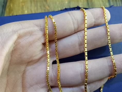 Kode k18 pada kalung  Bahan baku biasanya disimpan dalam bentuk biji yang disebut klicir atau